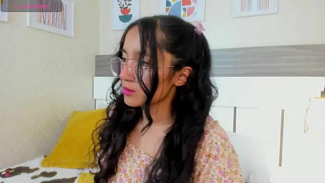 Emilyblussh's cam snapshot