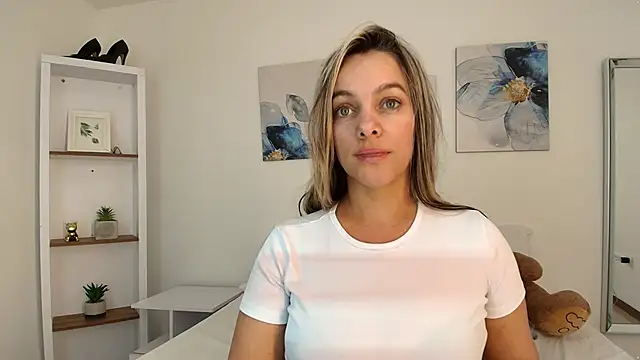 Isabella_Harley's cam snapshot