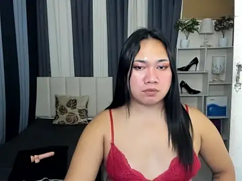 TsUncutKaren live sex cam