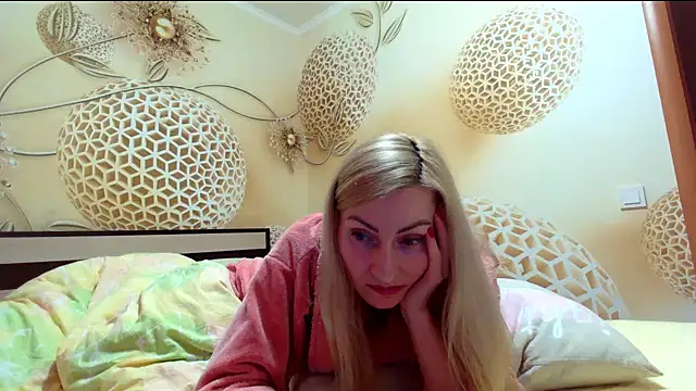 Yourrealgirl's cam snapshot