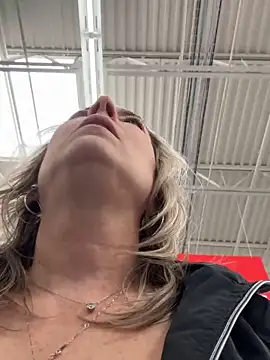 Cherry-red-xo live sex cam