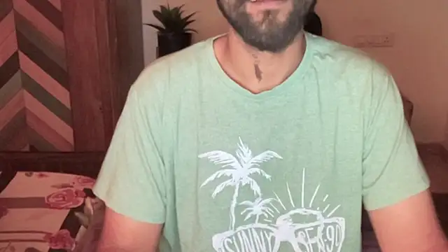 MakeMeAwareAah's cam snapshot