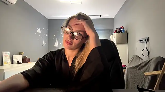 SoftnessMila's cam snapshot