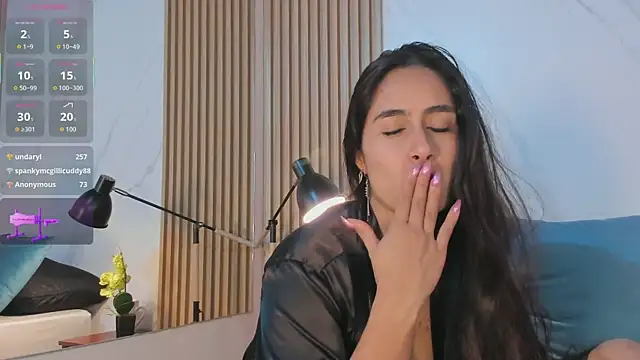 Julia_Martinez_'s cam snapshot