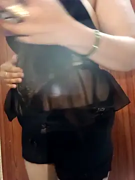 01Mona's cam snapshot