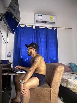 Kylian_Alessandro's cam snapshot