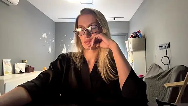 SoftnessMila's cam snapshot