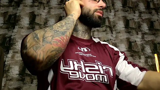 MasculineGuy99's cam snapshot