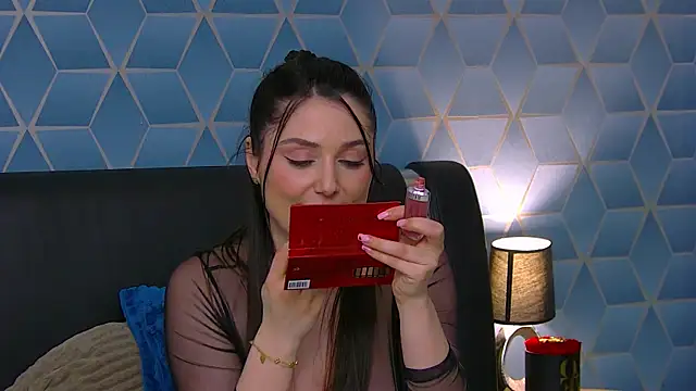 KassieWeins live sex cam