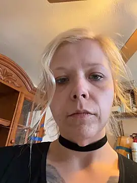 LunaShowers69's cam snapshot