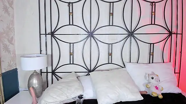 Manelyk_evanss_'s cam snapshot