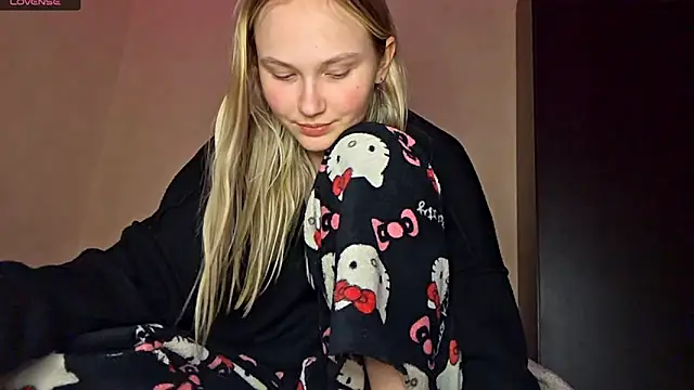 KarinRobertson's cam snapshot