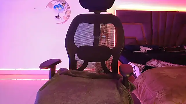 Komalika24's cam snapshot