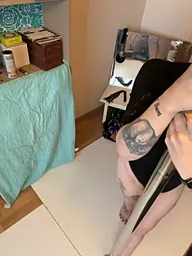 LunaShowers69's cam snapshot