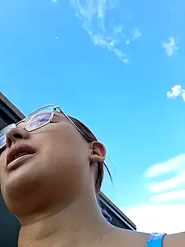 young_dairy01's cam snapshot