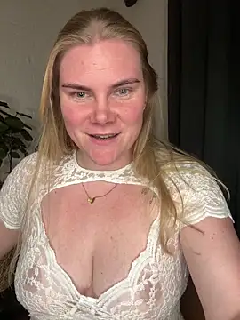 SexyBlondJoanna's cam snapshot