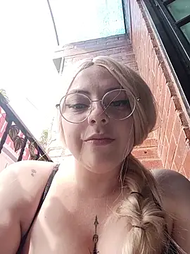 madelaine- live sex cam