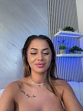 KirstieVegas live sex cam