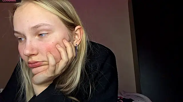 KarinRobertson live sex cam