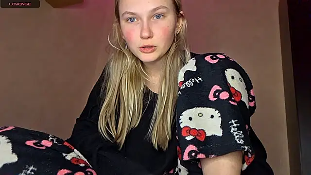 KarinRobertson live sex cam