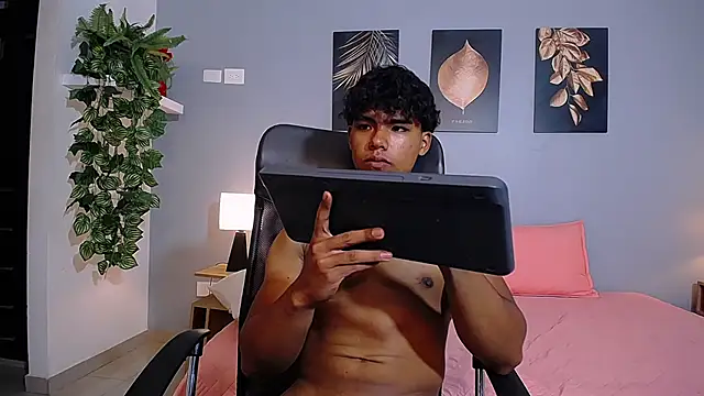 DanielHaloran live sex cam