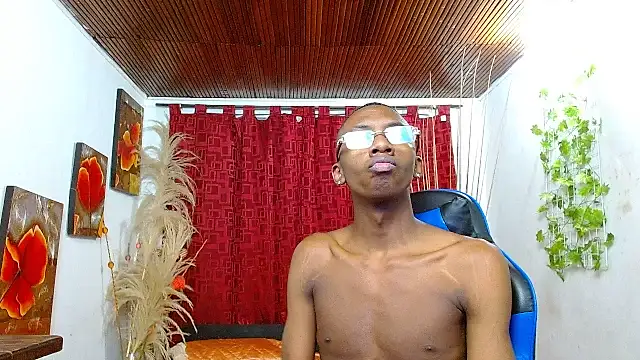 milo018 live sex cam