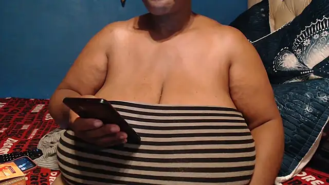 CUTEFIRMMELONSS live sex cam