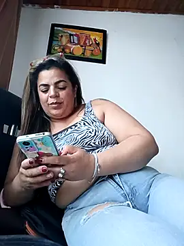 Mia-Glow live sex cam