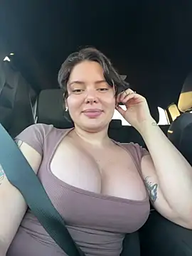 mangolini_parrocini live sex cam