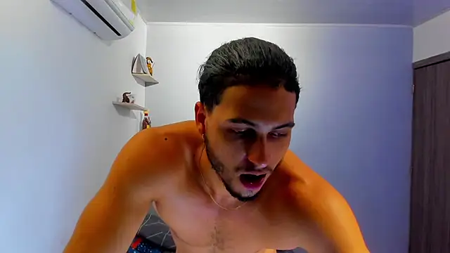 Kris_Khalifa69 live sex cam