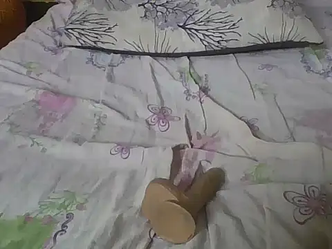 Hot-litchie's cam snapshot