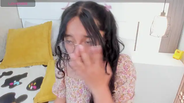 Emilyblussh's cam snapshot