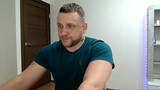 B-L-O-N-D's cam snapshot