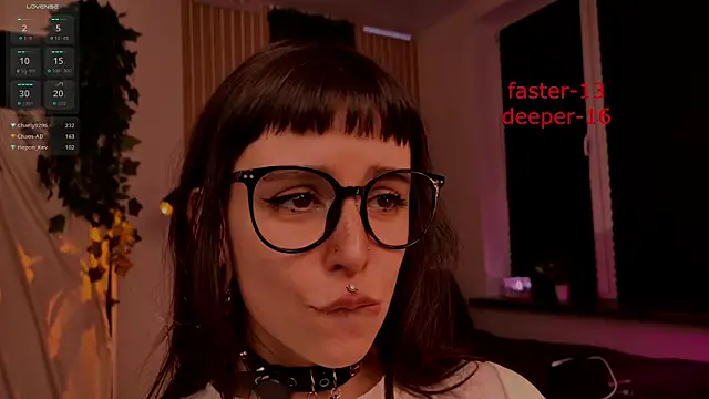 MichaellaMoon live sex cam