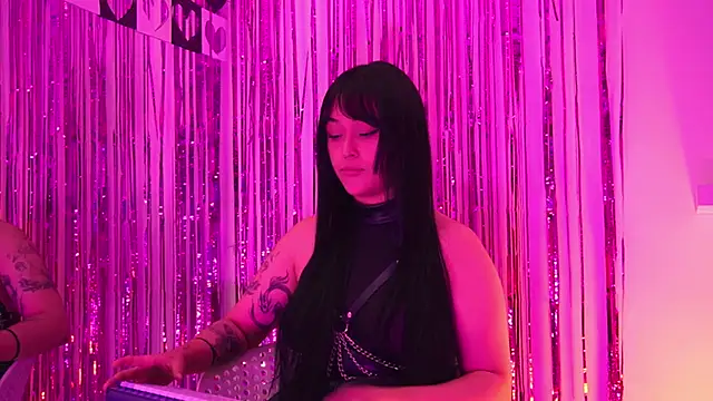 Gloomydoll live sex cam