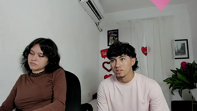 Laura_and_Kevin live sex cam