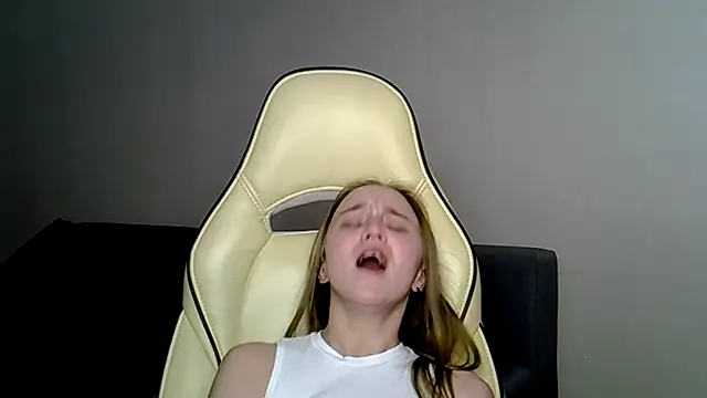 christimontero's cam snapshot