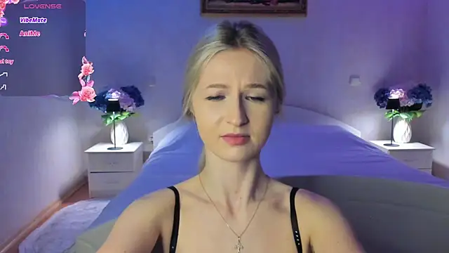 Julie_Blaze's cam snapshot