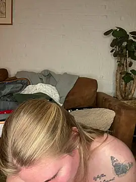 SexyBlondJoanna's cam snapshot