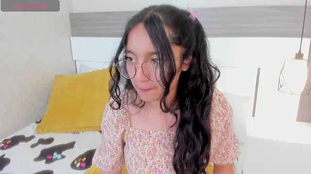 Emilyblussh's cam snapshot