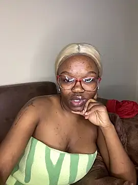 YummyMelanin117 live sex cam