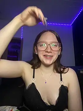 YoungLisaa18's cam snapshot