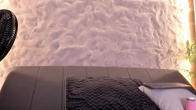 Naomy_gyal's cam snapshot