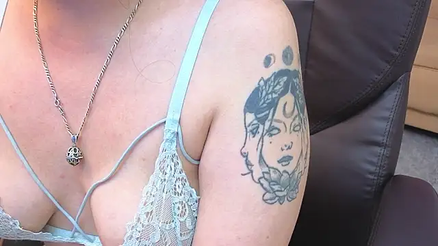 Chloe_Noire's cam snapshot