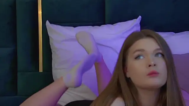 CrystalLyons's cam snapshot