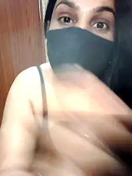 01Mona's cam snapshot