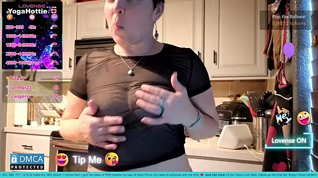 YogaHottie76's cam snapshot