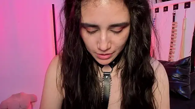 elowen_halley1's cam snapshot