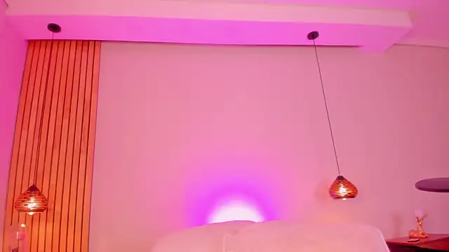 EmilyHaan live sex cam