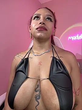 MadeleineSanez live sex cam
